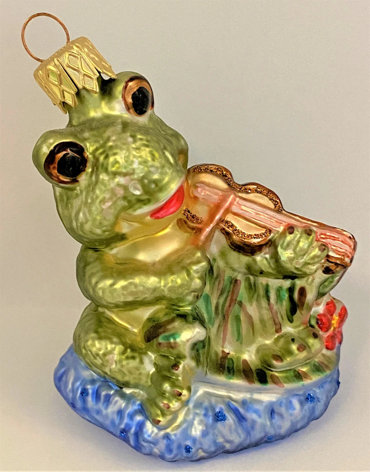 Oberfränkische Fröhlicher Frosch spielt Geige