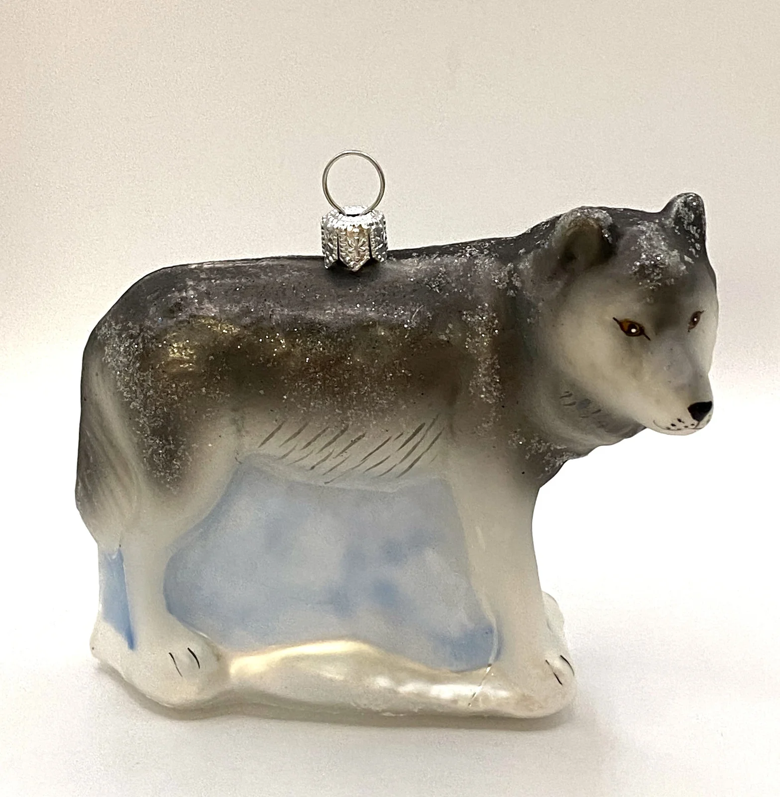 Hanco Grauer Wolf im Schnee