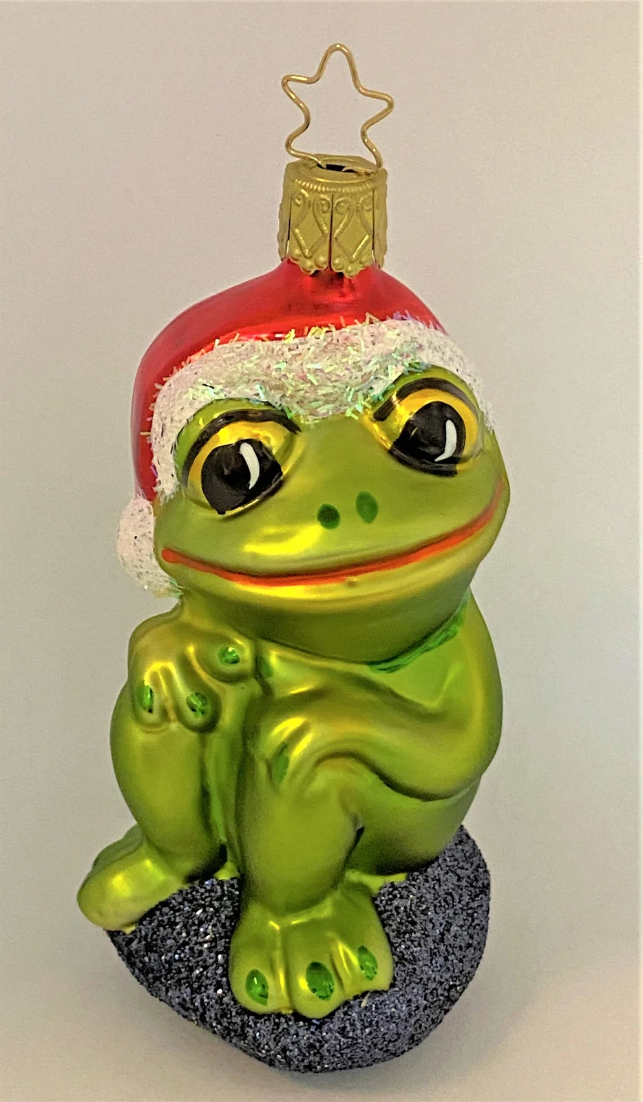 Inge-Glas Frosch freut sich auf Weihnachten