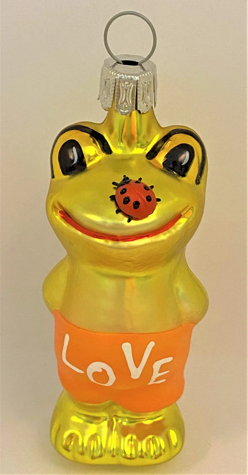 Inge-Glas Froschjunge mit Glückskäfer auf der Nase