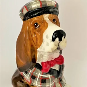 Komozja Basset mit karierter Schiebermütze, KOMOZJA MOSTOWSKI