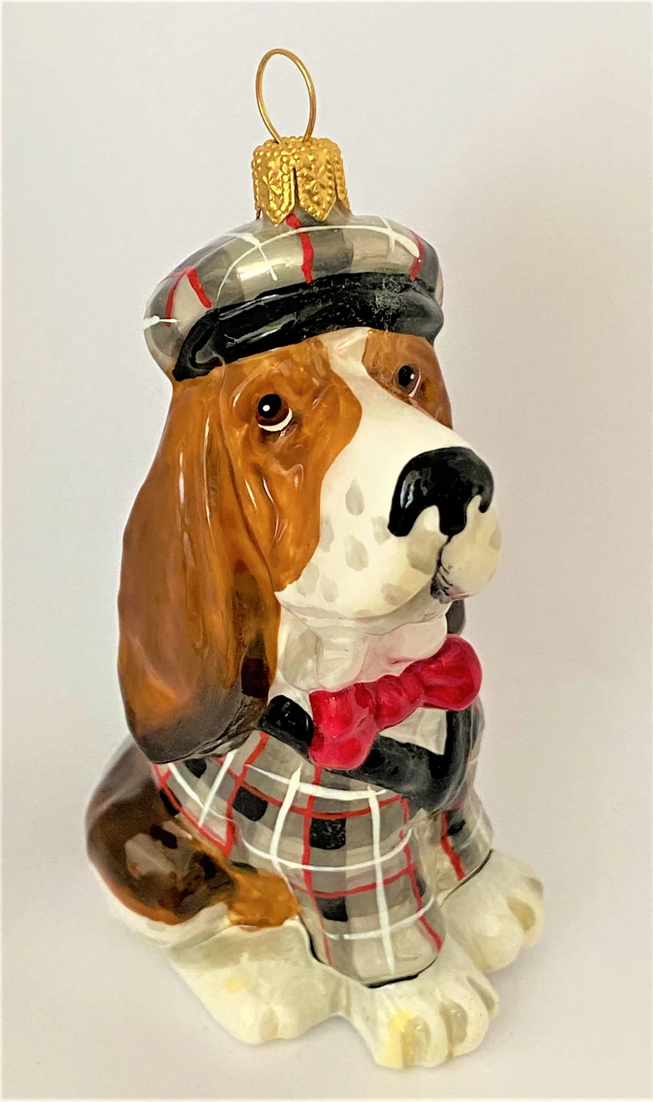 Komozja Basset mit karierter Schiebermütze, KOMOZJA MOSTOWSKI