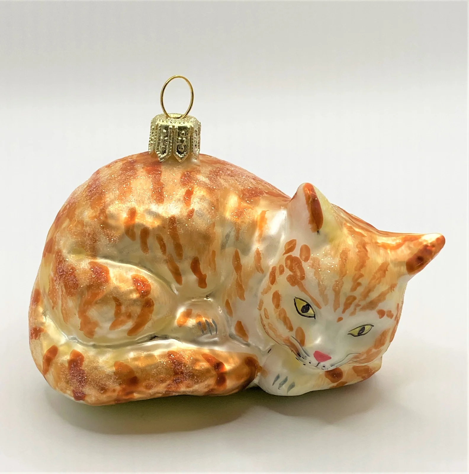Hanco Liegende rote Tigerkatze