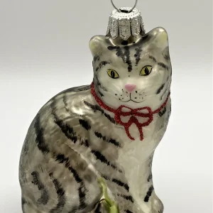 Hanco Graue Tiger - Katze mit roter Schleife
