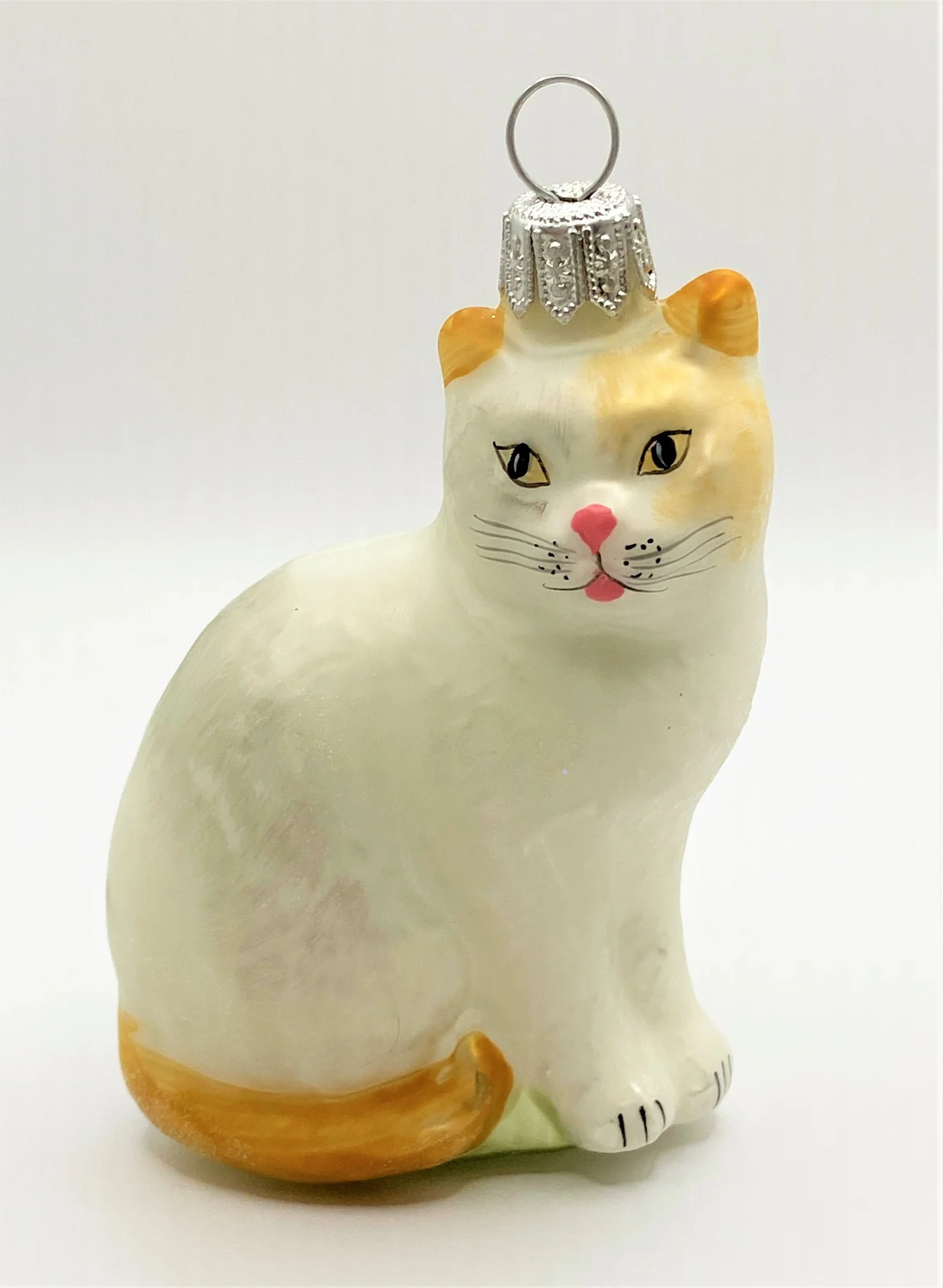 Hanco Weisse Katze mit braunem Schwanz