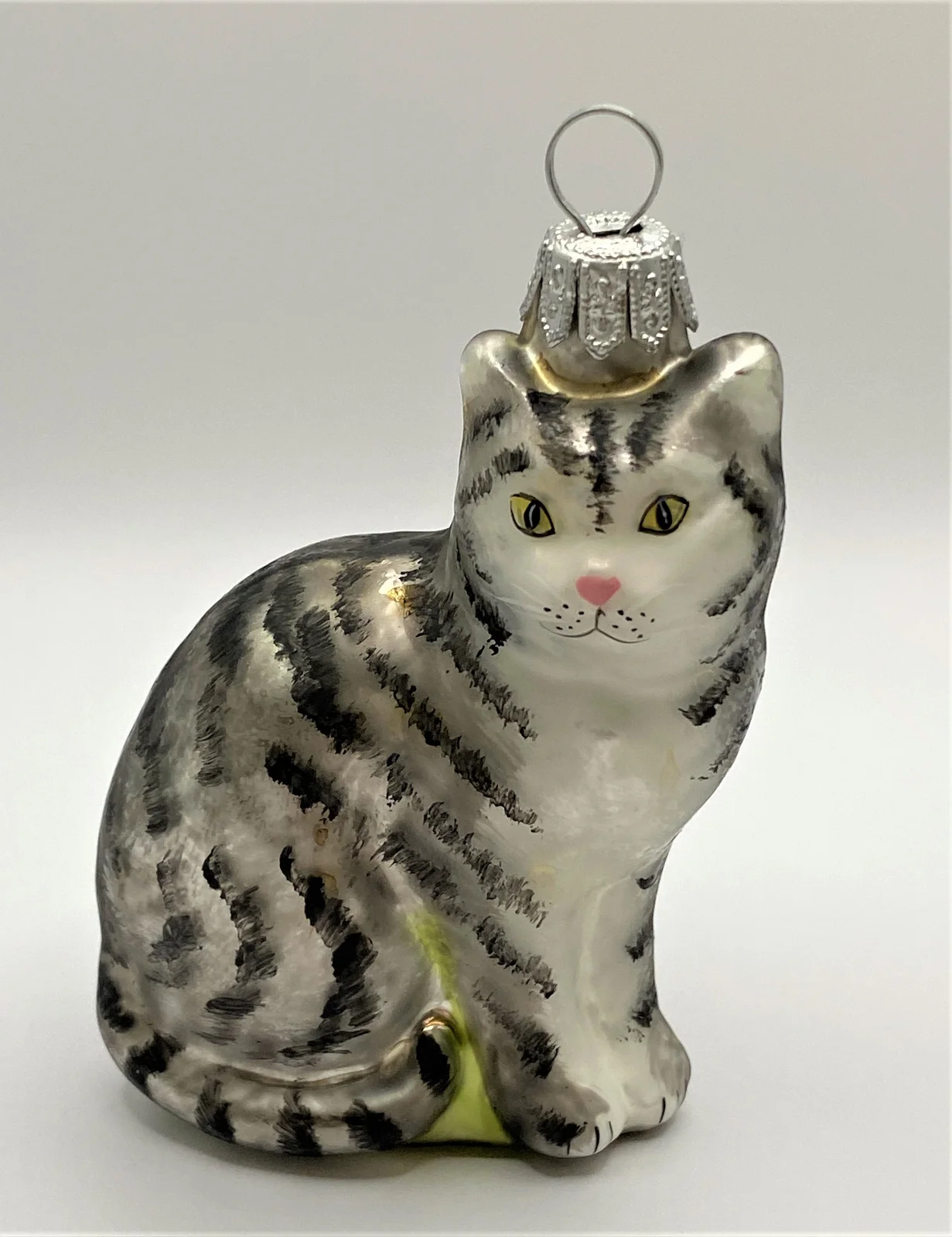 Hanco Graue Tiger-Katze mit weissem Bauch
