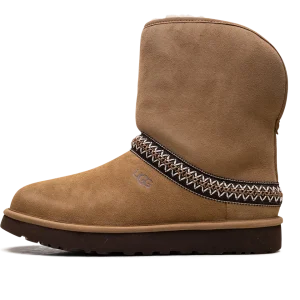 Classic Short Crescent Boot WMNS "Chestnut" 1161770 CHE