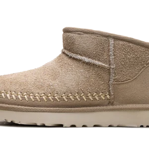 Classic Ultra Mini Biarritz Boot WMNS "Mustard Seed" 1171538 MDSD
