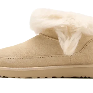 Classic Ultra Mini Chalet Boot WMNS "Sandcastle" 1173832 SNDCS