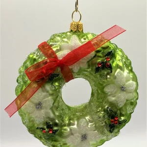 GMC Kranz geschmückt mit weissen Poinsettien und Ilex