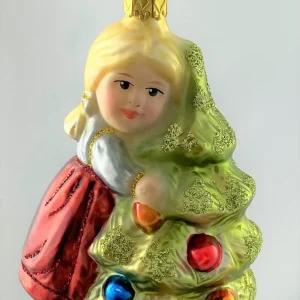 Inge-Glas Das kleinen Mädchen umarmt den Christbaum