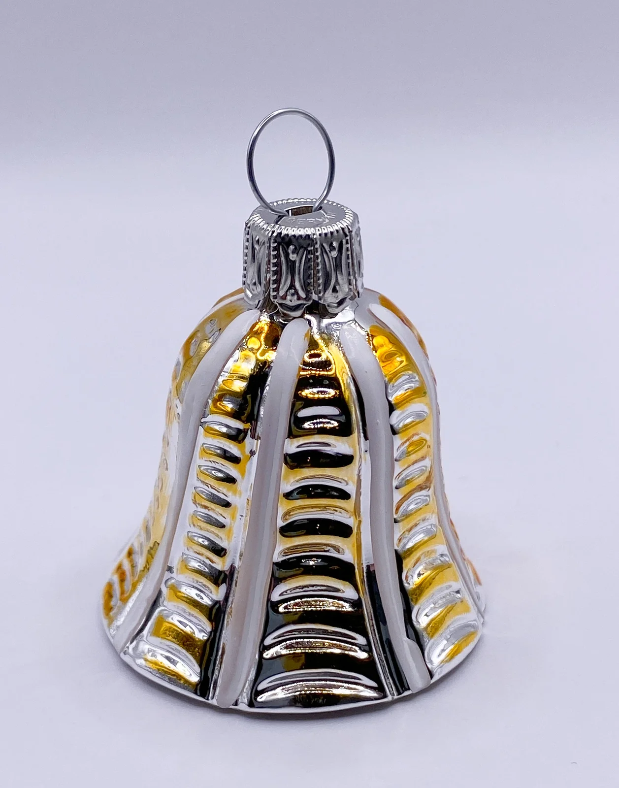 Thüringer Silbernes Weihnachts-Glöckchen mit goldenen Streifen