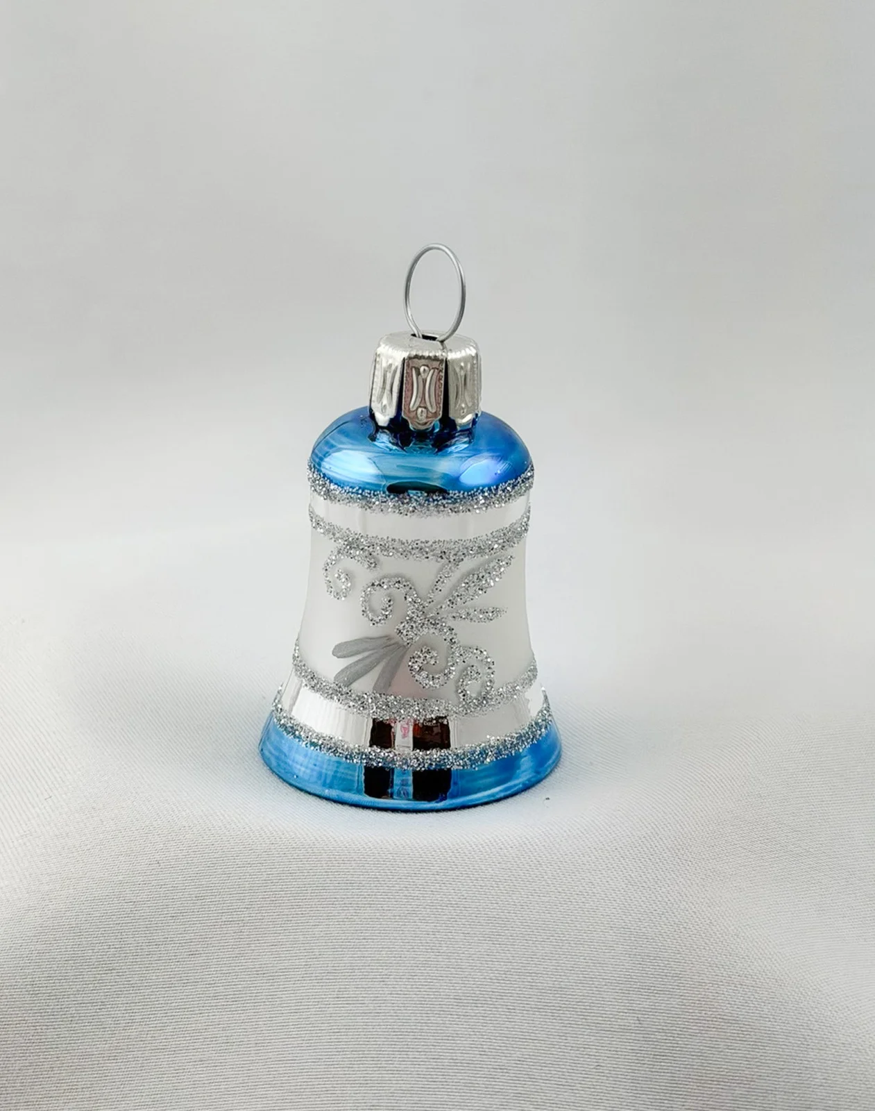 Thüringer Weihnachts-Glöckchen Silber mit blauem Dekor