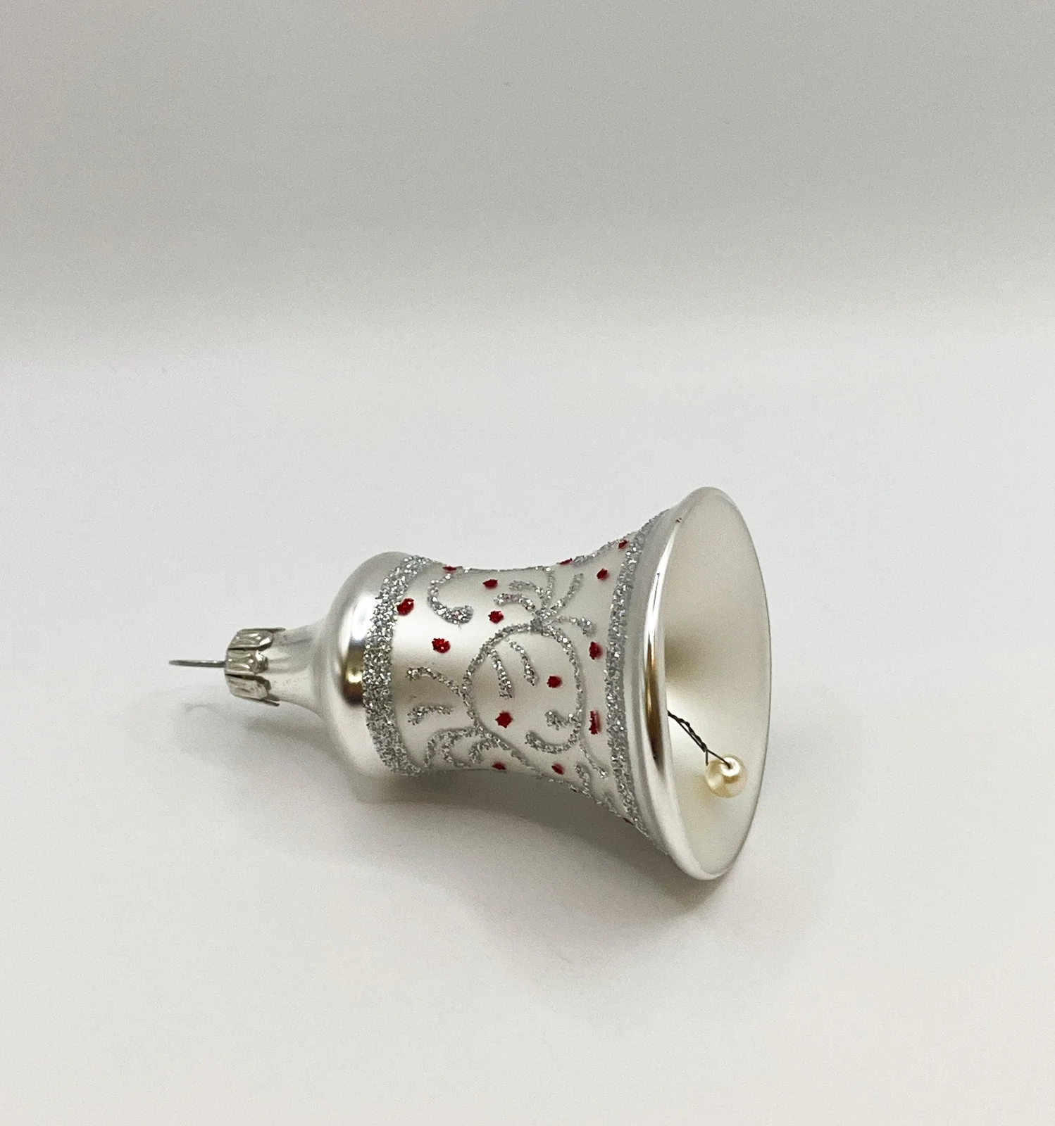 ANVA Weihnachts-Glöckchen weiss matt mit silbernen Ranken und roten Punkten