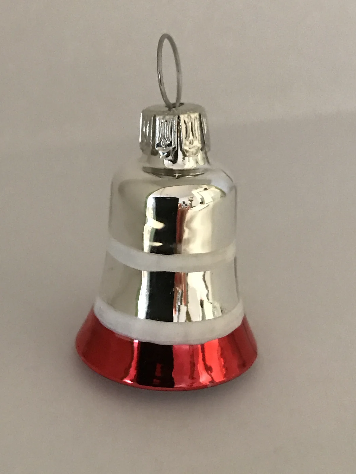 Dummy Kleines Weihnachts-Glöckchen mit roten und weissen Streifen