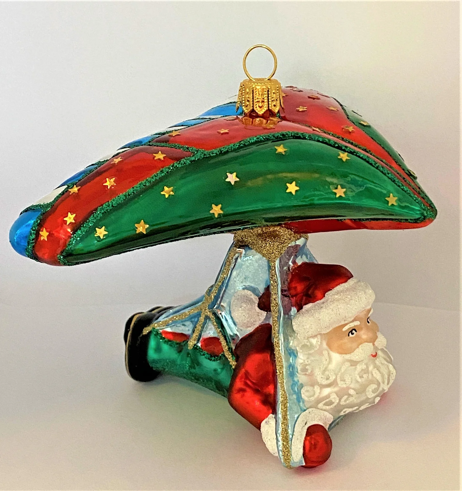 Impuls Santa ist mit dem Hängegleiter unterwegs