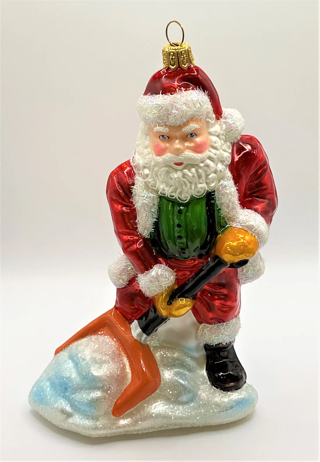Impuls Santa schaufelt Schnee