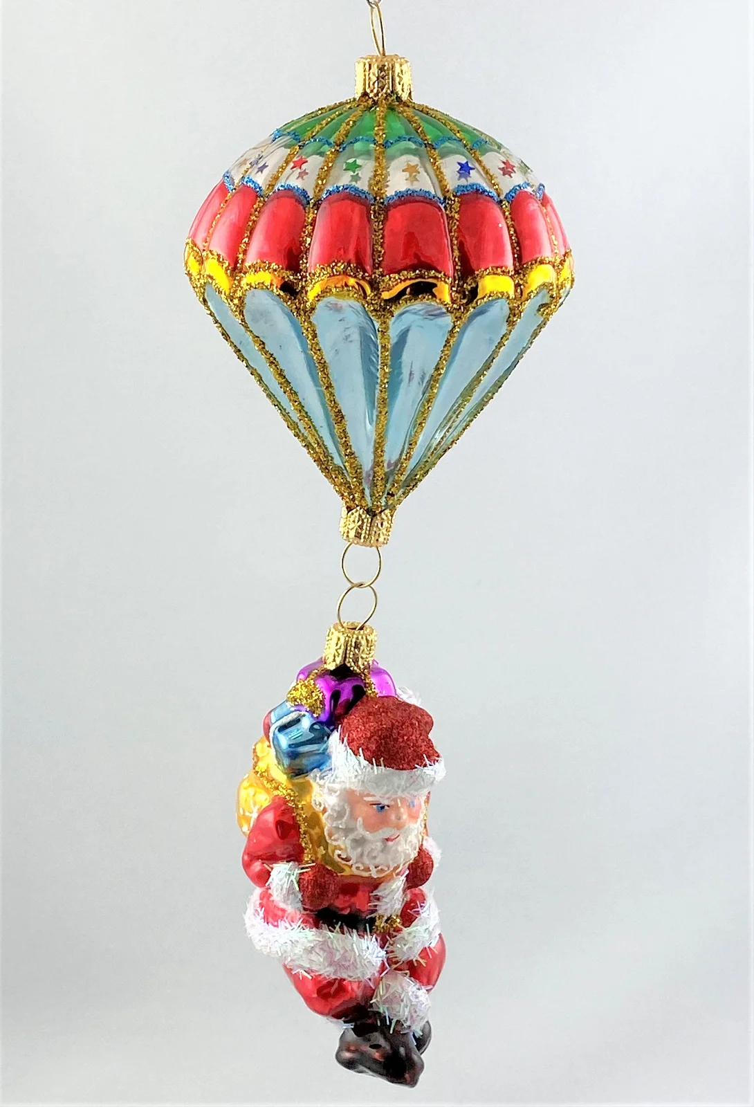 Impuls Santa Klaus bringt die Geschenke mit dem Fallschirm