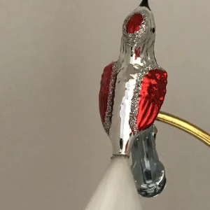 Dummy Silbernes Vögelchen mit roten Flügeln, fiberglas