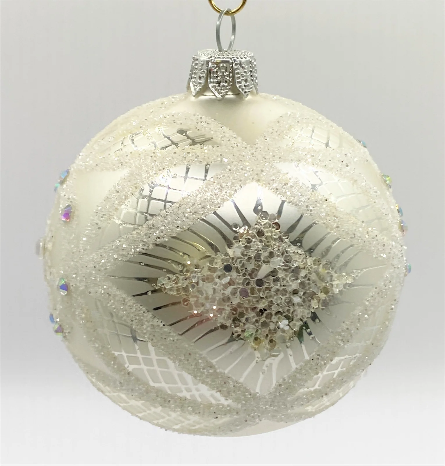 Dagmara Kugel weiss silber matt mit weissem Glimmer
