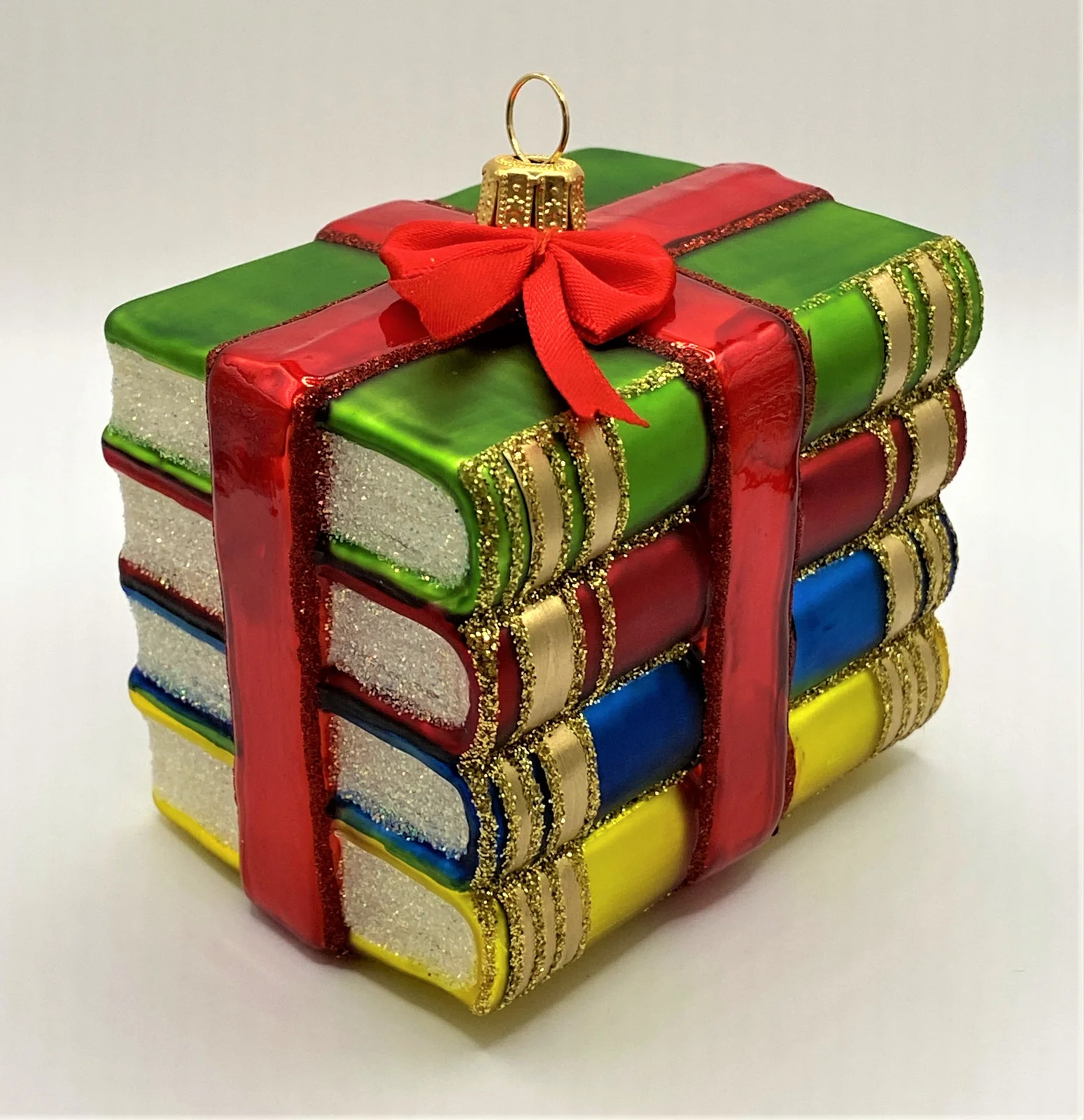 Impuls Bücherstapel mit Geschenkband