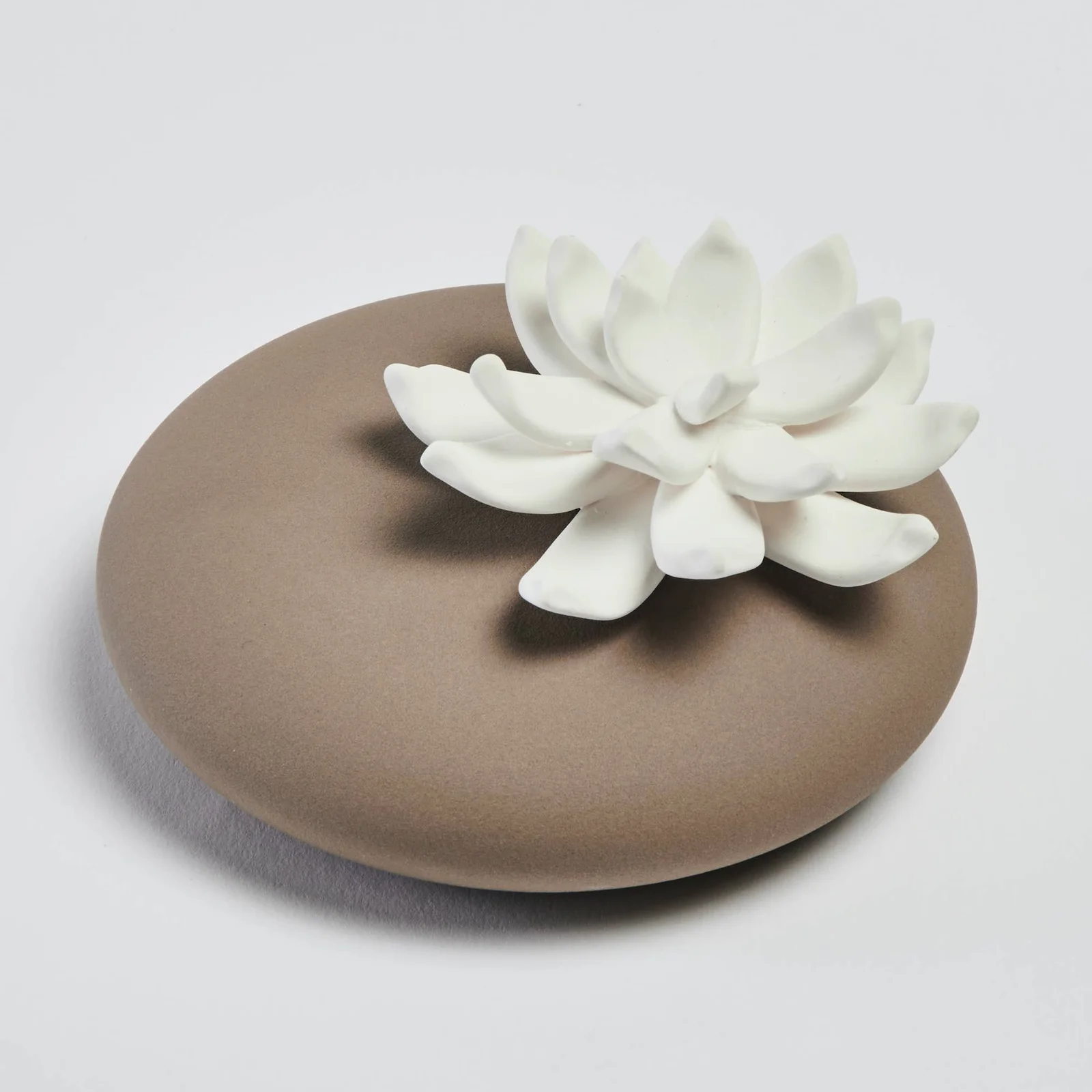 Anoq Natürlicher Duftdiffusor aus Keramik mit Porzellanblume – LILICHOCO