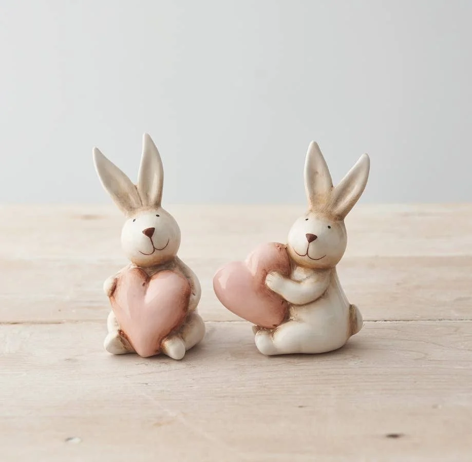 Gainsborough Giftware x Portland Living Zwei verschiedene Hasen mit Herzen, 10 cm