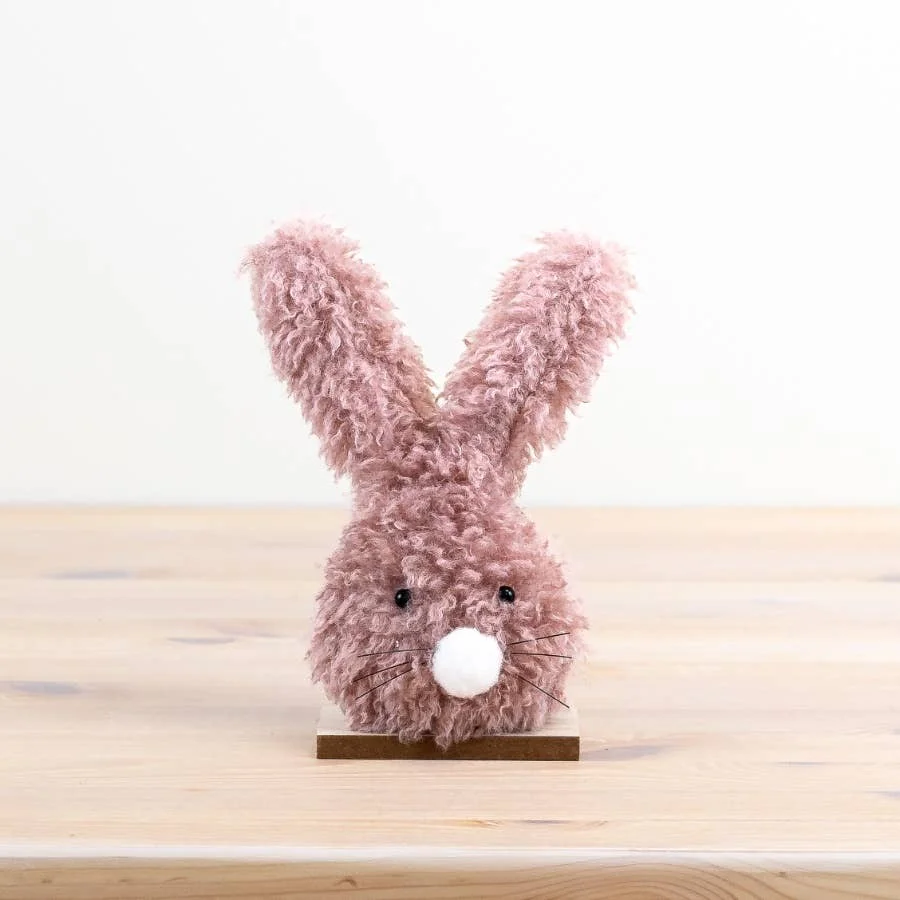 Gainsborough Giftware x Portland Living Rosa flauschiger Hase auf Holzständer, 21 cm