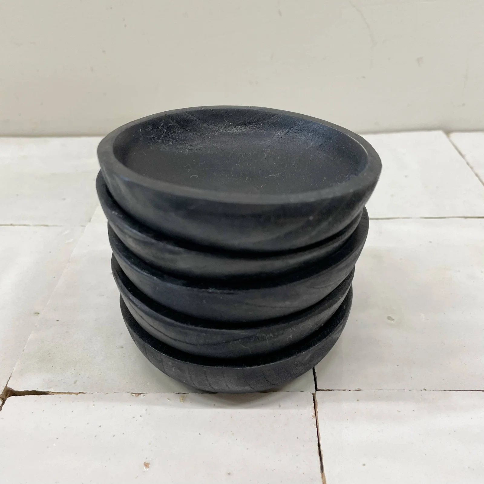 ByBazz Schale aus schwarzem Teakholz, 8 cm