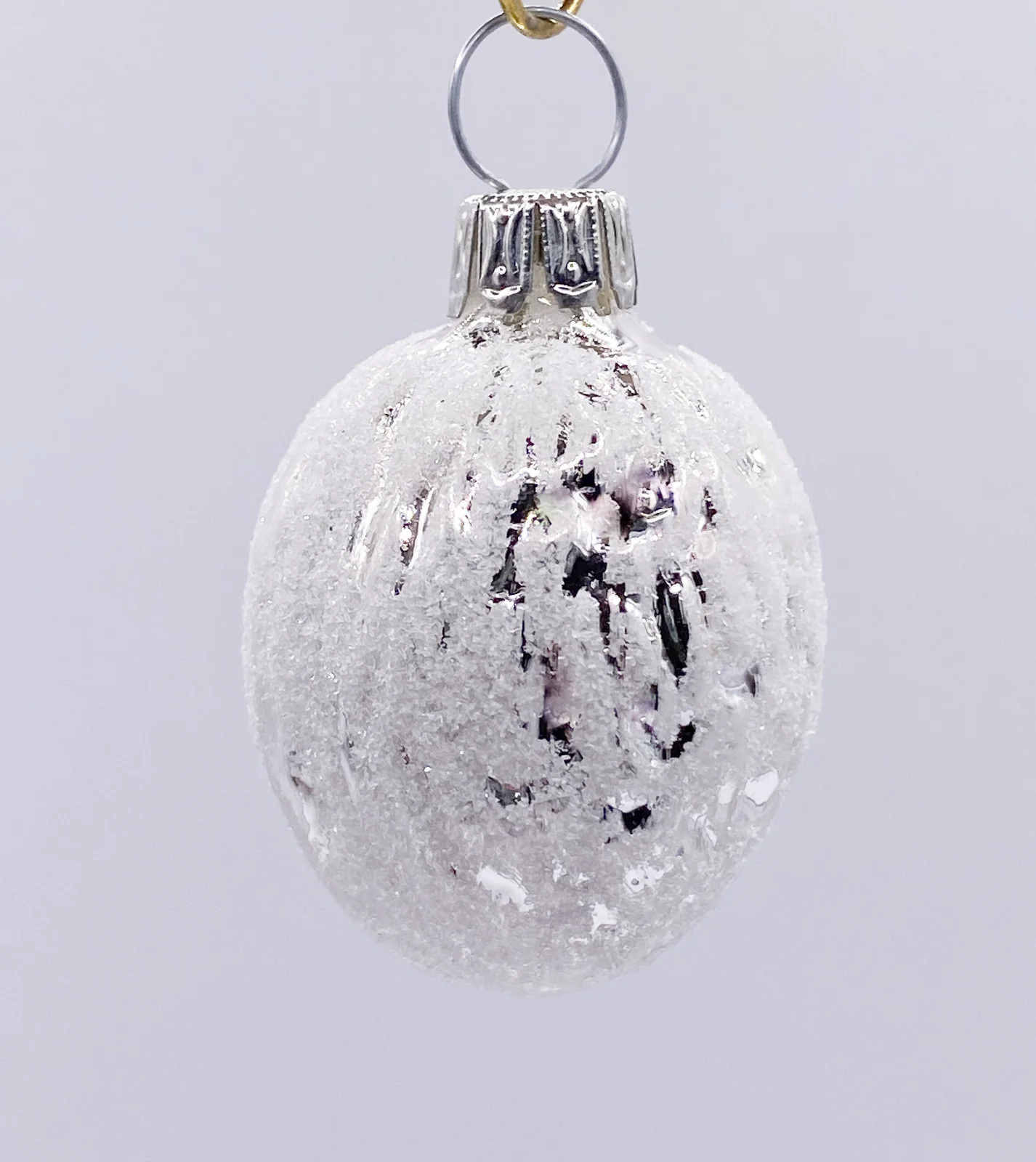 ANVA Silberne  Baumnuss/Walnuss mit weissem Glitzer