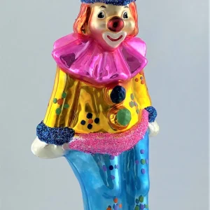 Oberfränkische Clown im Kostüm mit grossem rosa Kragen