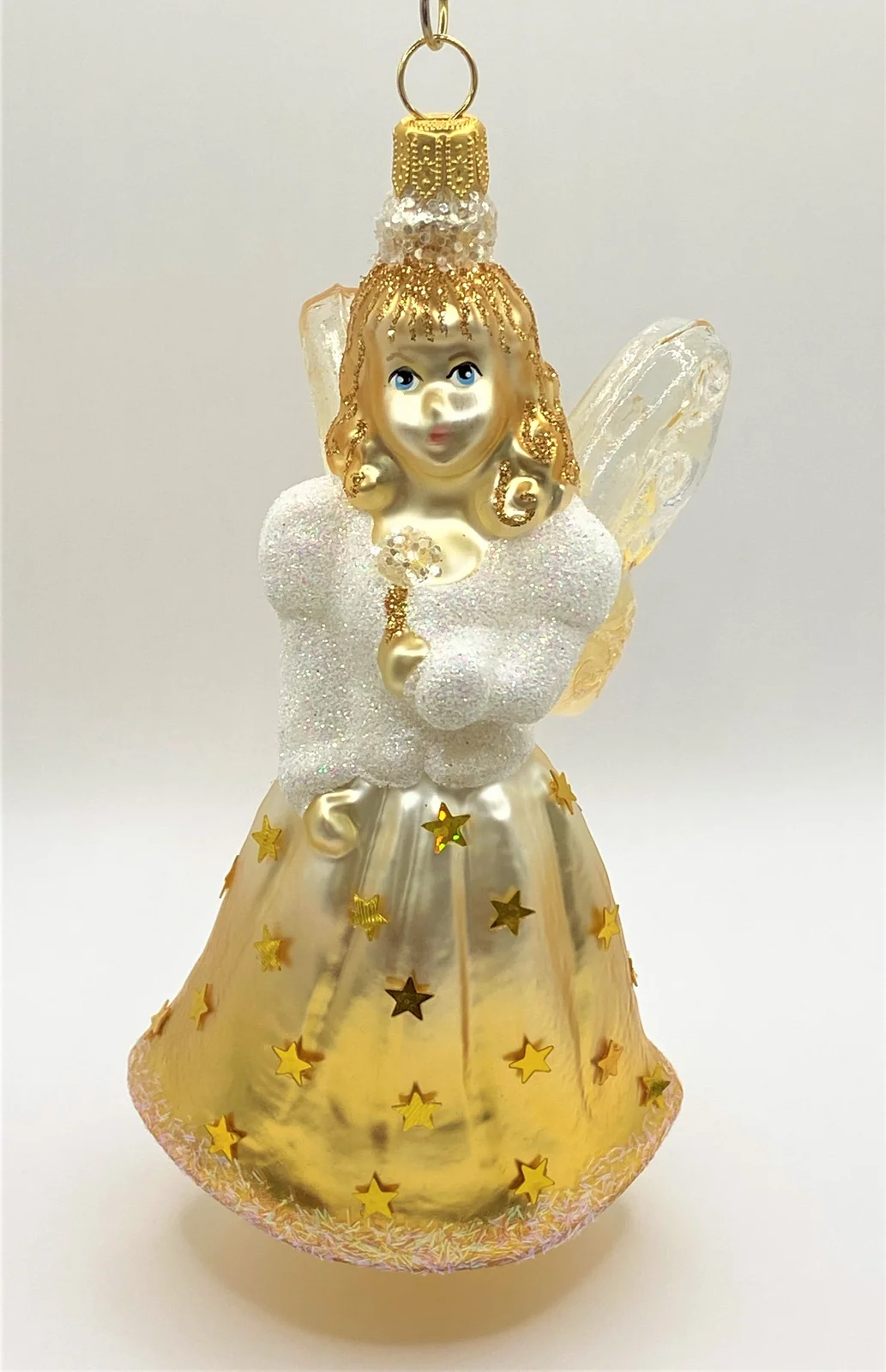 GMC Fee im goldenen Sternenkleid