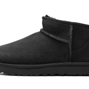 CLASSICS ULTRA MINI WMNS "Triple Black" 1116109 BLK
